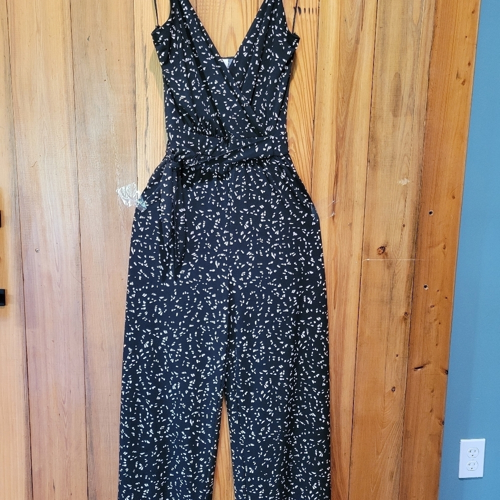 Elegant Black and White Jumpsuit - Picture 2 of 15